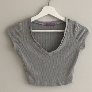 Bundle me! Jac Parker gray ribbed V neck cropped tee size small